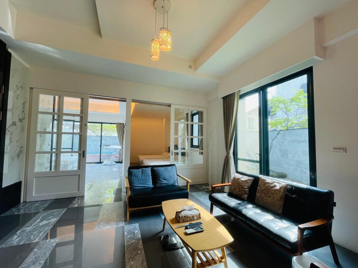 Fun Holiday Family Hostel Tainan Exterior photo