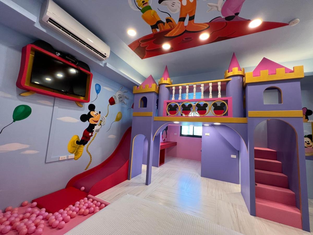 Fun Holiday Family Hostel Tainan Exterior photo