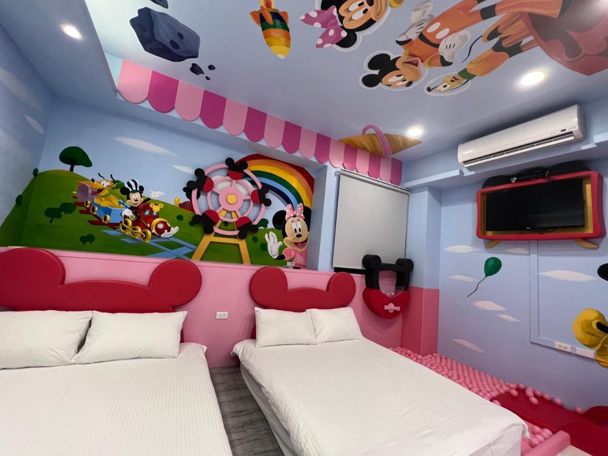 Fun Holiday Family Hostel Tainan Exterior photo