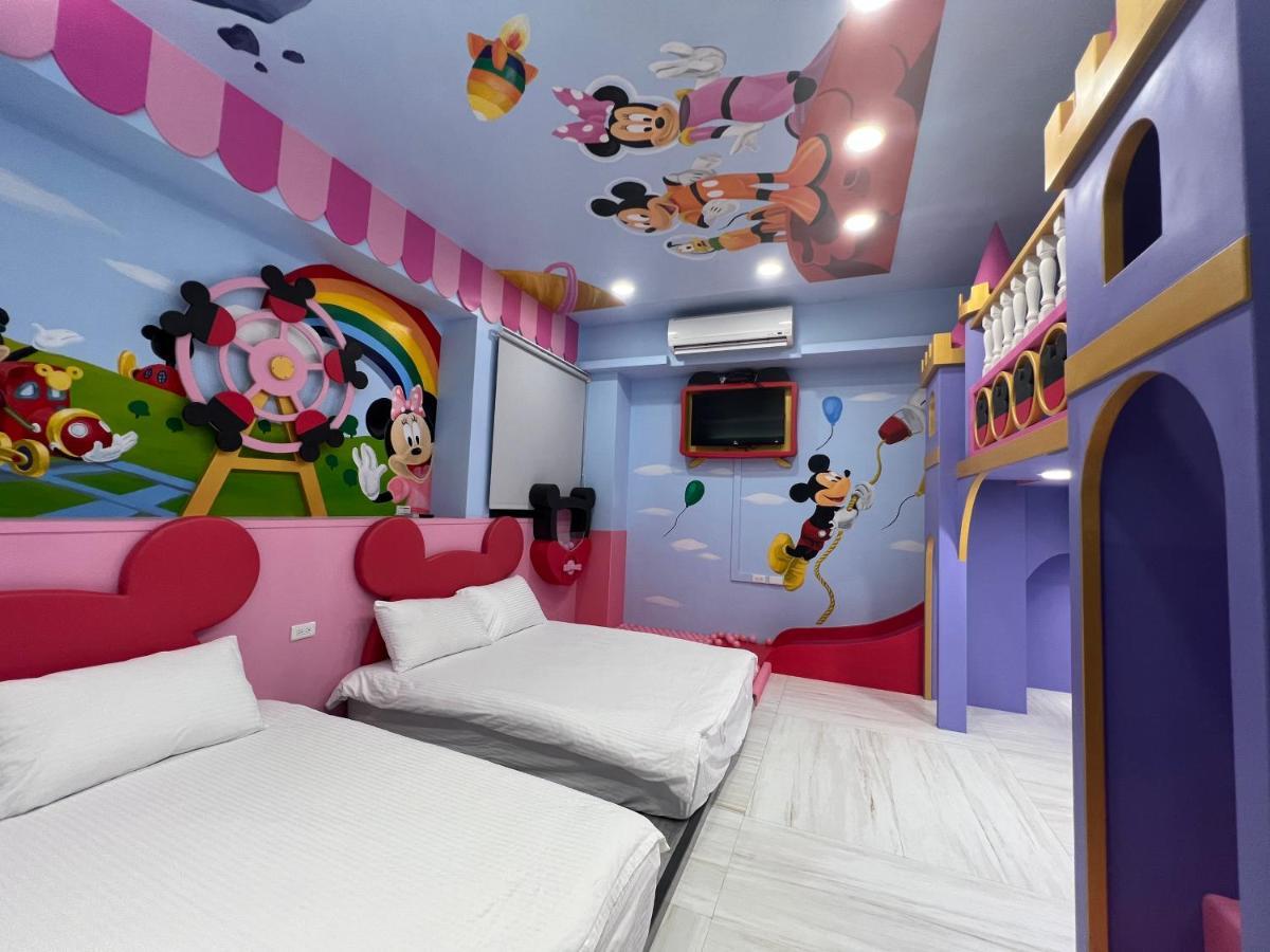 Fun Holiday Family Hostel Tainan Exterior photo